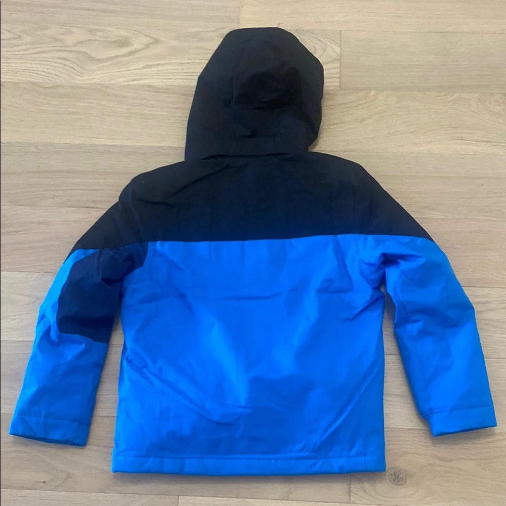 New McKinley Boys’ Dorian Blue and Black Puffer Jacket with Weather-Resistant - Picture 3 of 9
